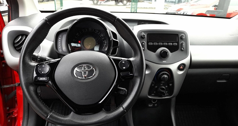 Toyota Aygo cena 28900 przebieg: 57800, rok produkcji 2015 z Młynary małe 154
